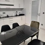 White House Lägenhet Bihać