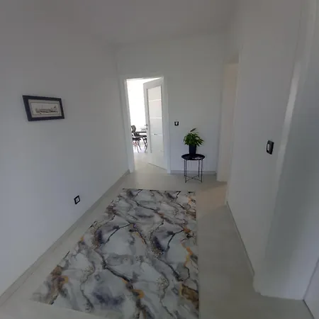 White House Apartment *